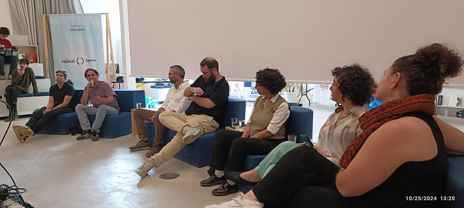 المئات يشاركون في مؤتمر "شهادات الحرب" في تل أبيب بمبادرة من "شراكة السلام"