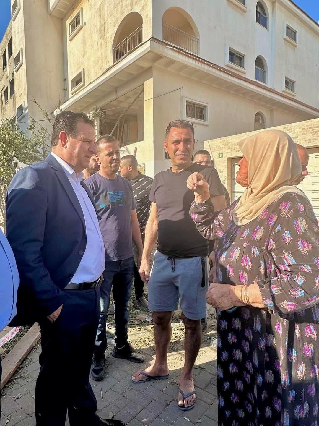 الجبهة تنظم زيارة تفقدية للبيوت المتضررة في الطيرة