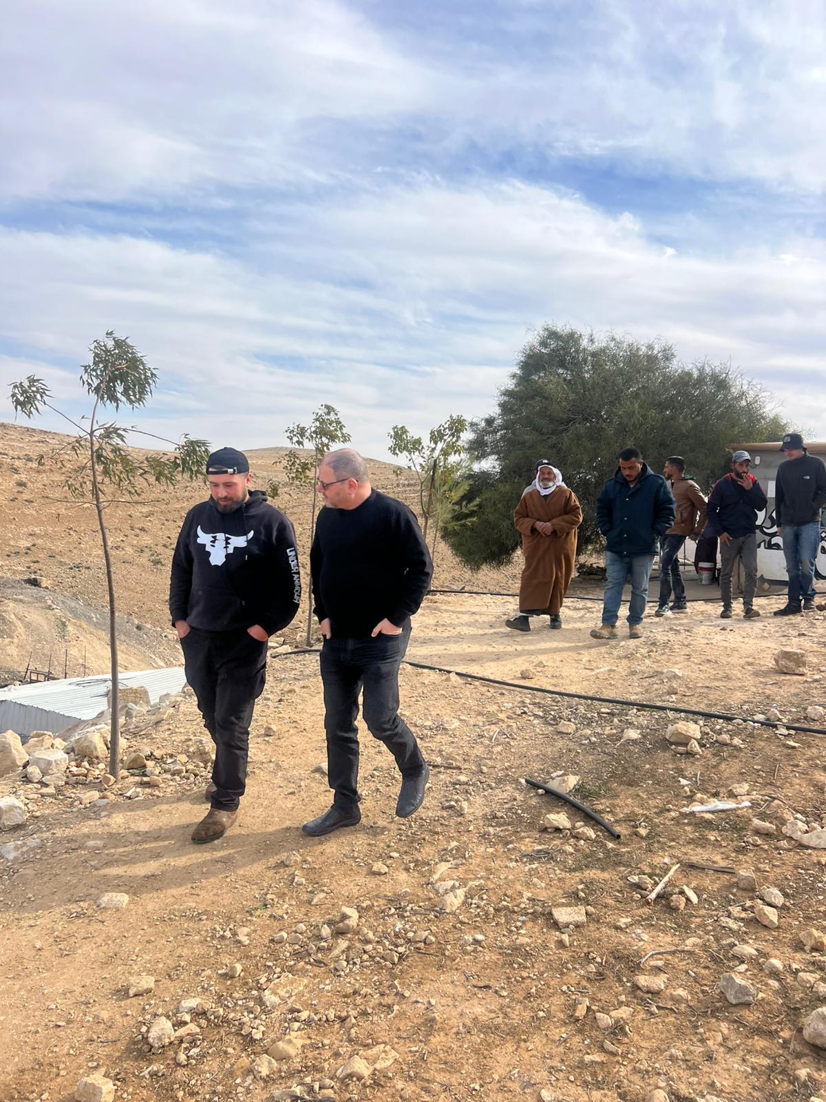 النائب عوفر كسيف يدعو لدعم نضال الفلسطينيين في قرية طوبا بمسافر يطا في مواجهة الاعتداءات اليومية للمستوطنين