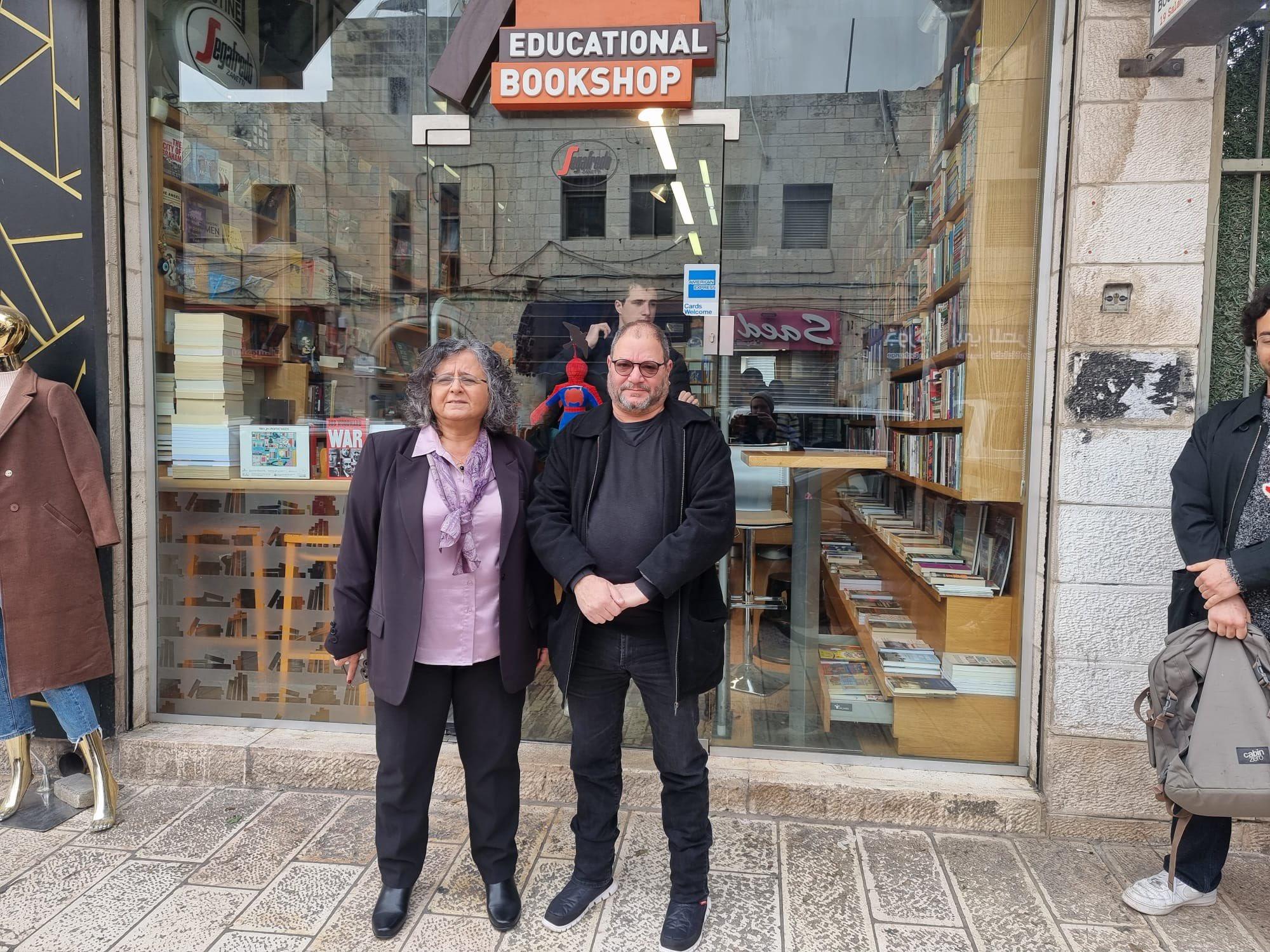 زيارة تضامنية الى المكتبة العلمية في القجس المحتلة