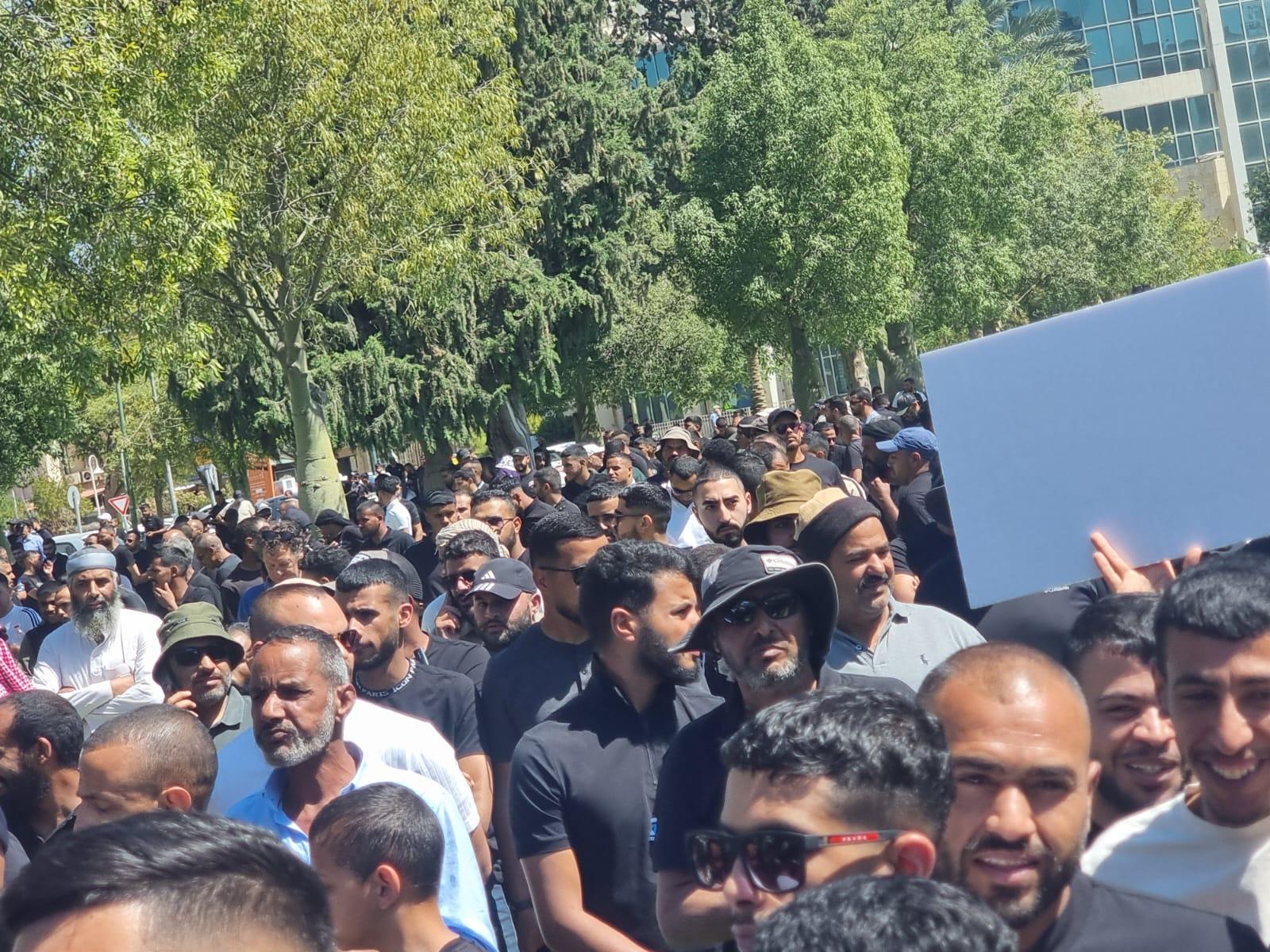 مظاهرة الكرامة: ألوف مؤلفة أمام مكاتب التهجير في بئر السبع ضد الهدم والتشريد