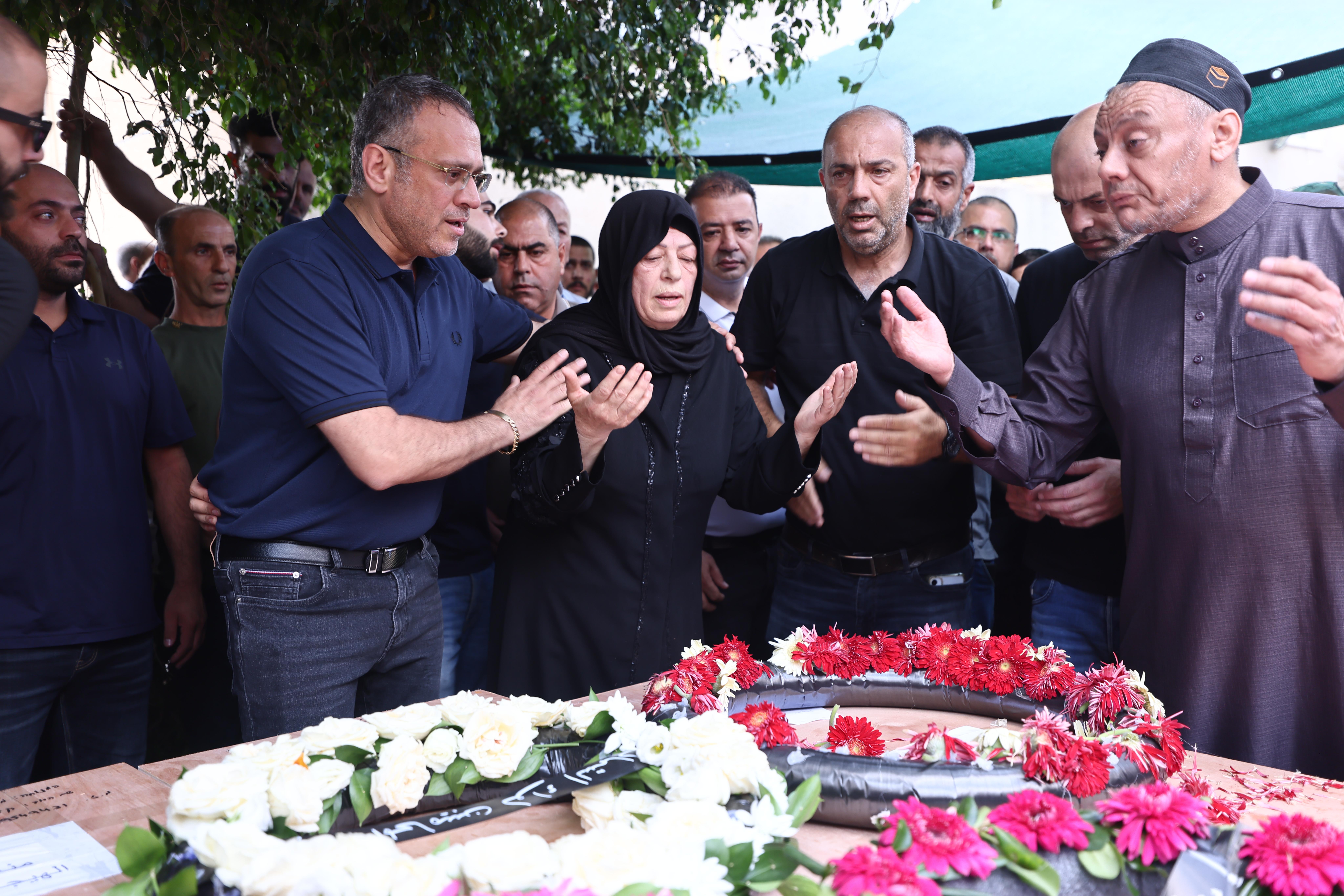 الآلاف يشيعون ضحايا القصف الصاروخي في طمرة (شينخوا)