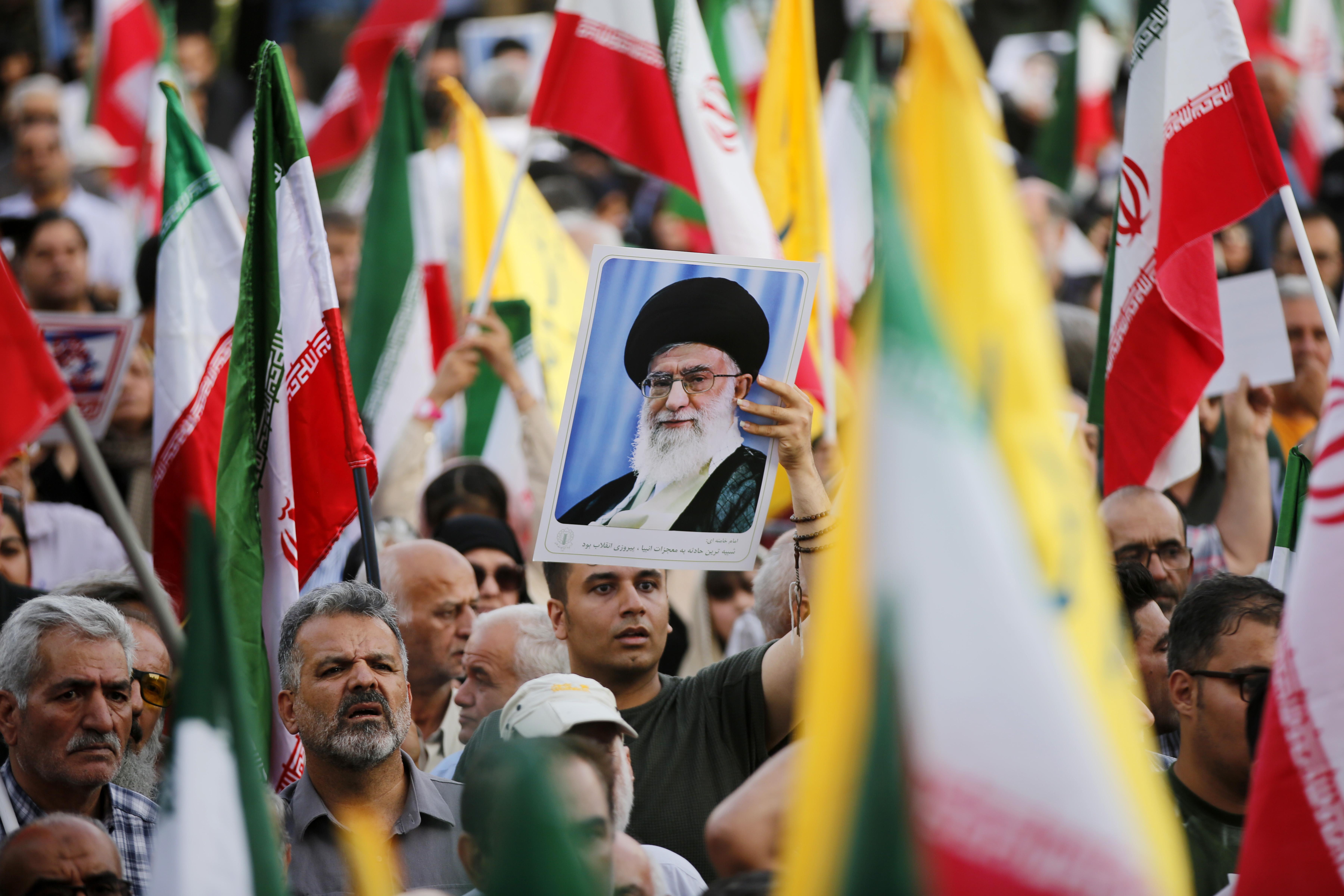 مظاهرة داعمة للنظام بعد الحرب في إيران (شينخوا)