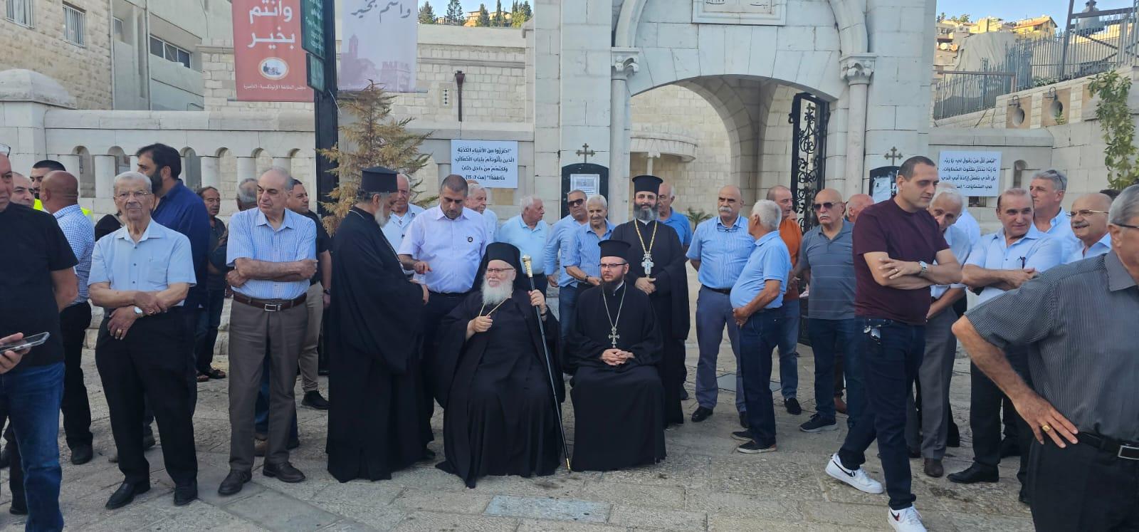 الناصرة: وقفة احتجاجية حاشدة تنديدًا بالاعتداء على كنيسة البشارة الأرثوذكسية