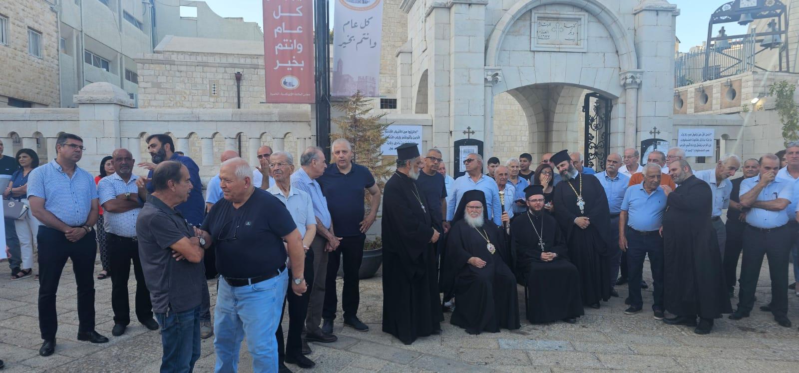 الناصرة: وقفة احتجاجية حاشدة تنديدًا بالاعتداء على كنيسة البشارة الأرثوذكسية