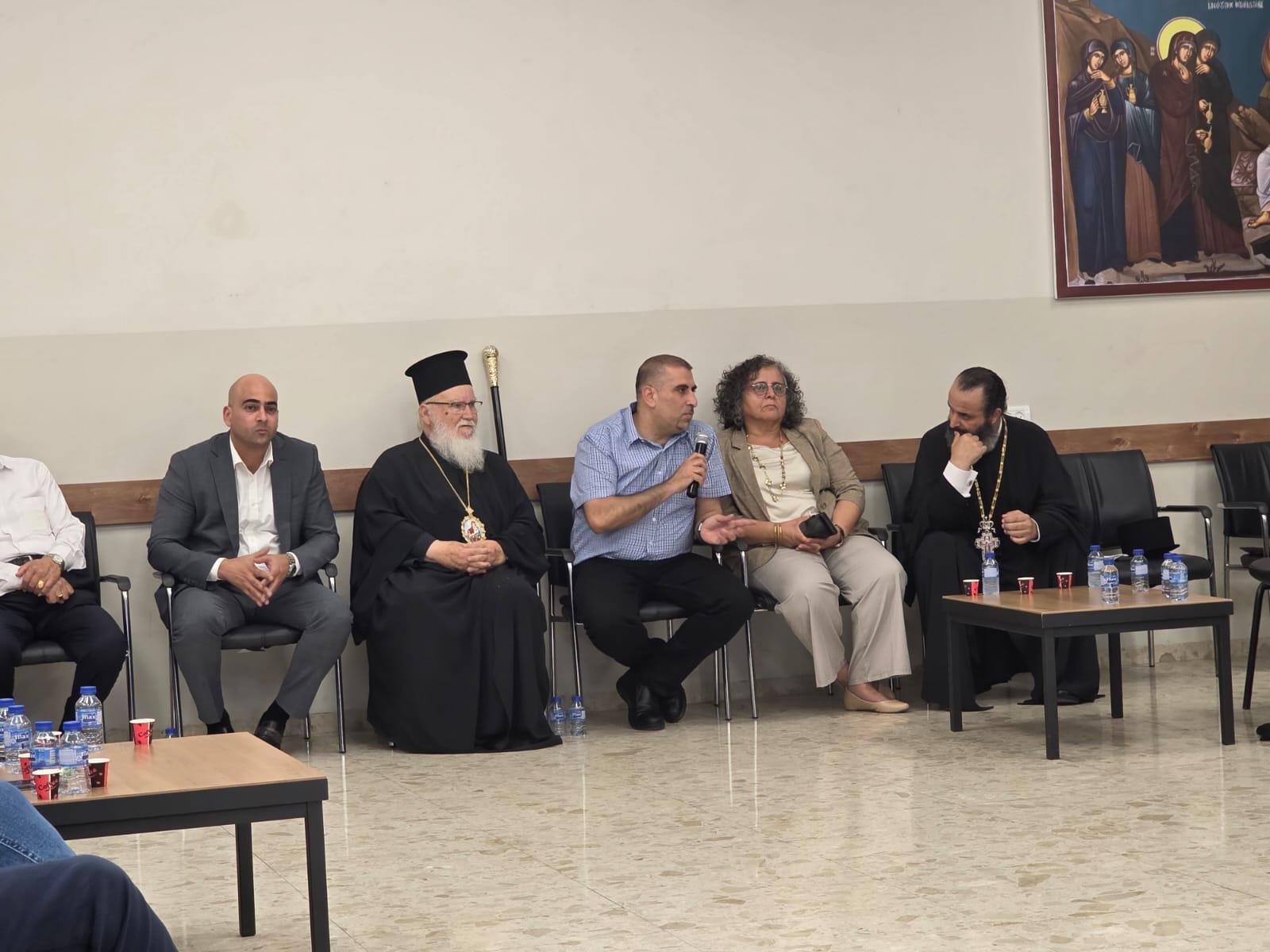 الجبهة والحزب الشيوعي بوفد تضامني لكنيسة البشارة: معا لحماية مجتمعنا ووحدته