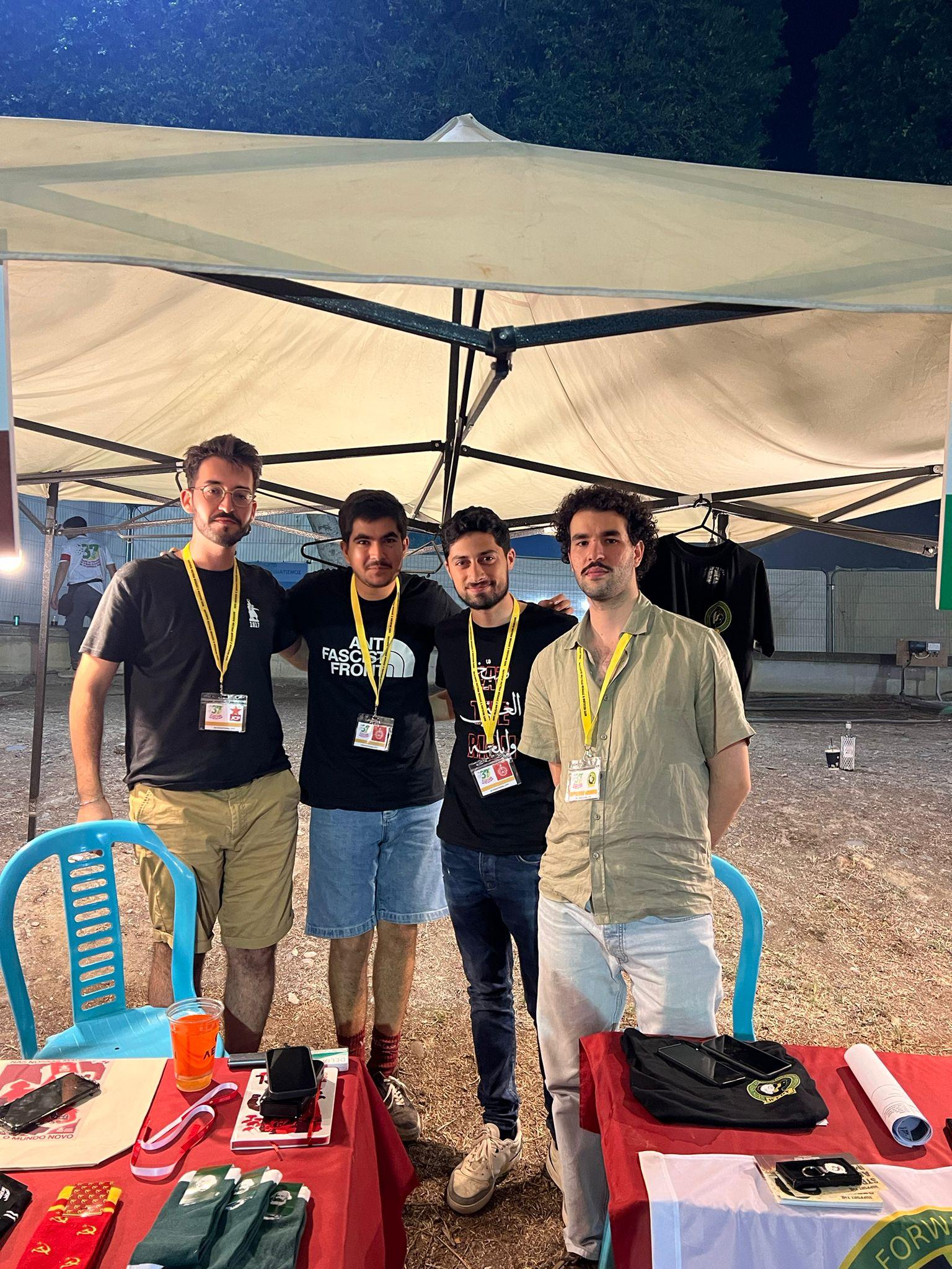 الرفيقان حسين حلاج وعيدو عيلام مع أمارال جونزالو، رئيس اتحاد الشباب الديمقراطي العالمي (من اليمين) ورفيق من البرتغال