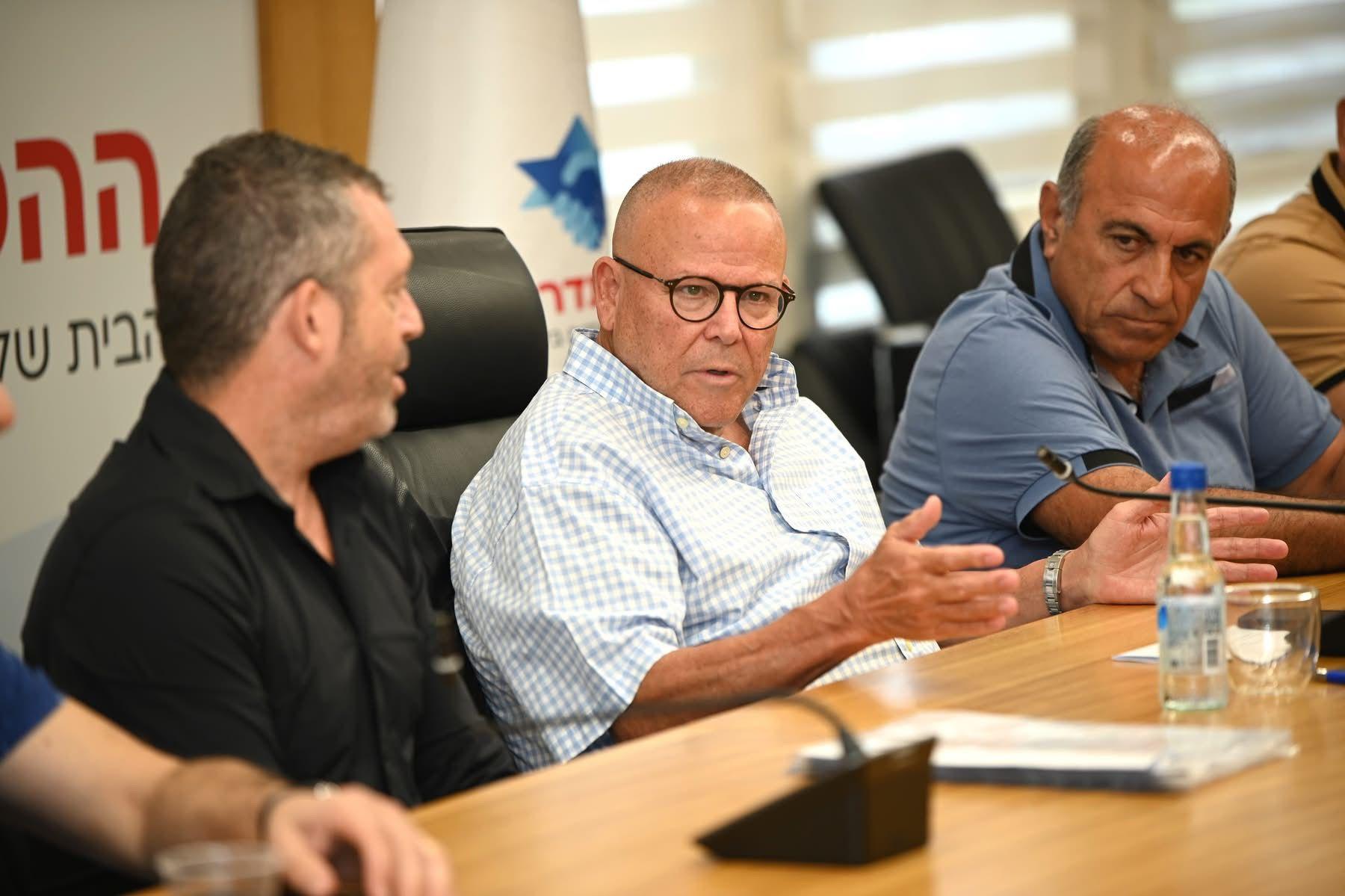 توقيع اتفاقية عمل جديدة في المستشفى الإنجليزي في الناصرة مع ممثلي العمل والهستدروت