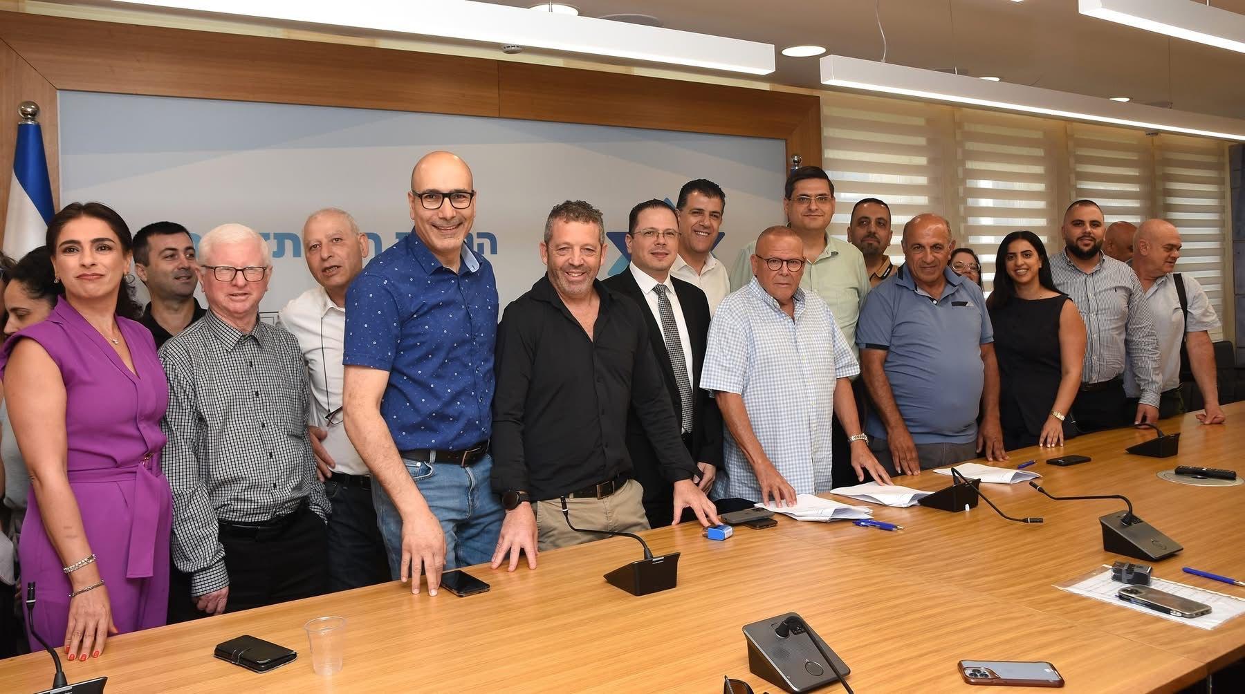 توقيع اتفاقية عمل جديدة في المستشفى الإنجليزي في الناصرة مع ممثلي العمل والهستدروت