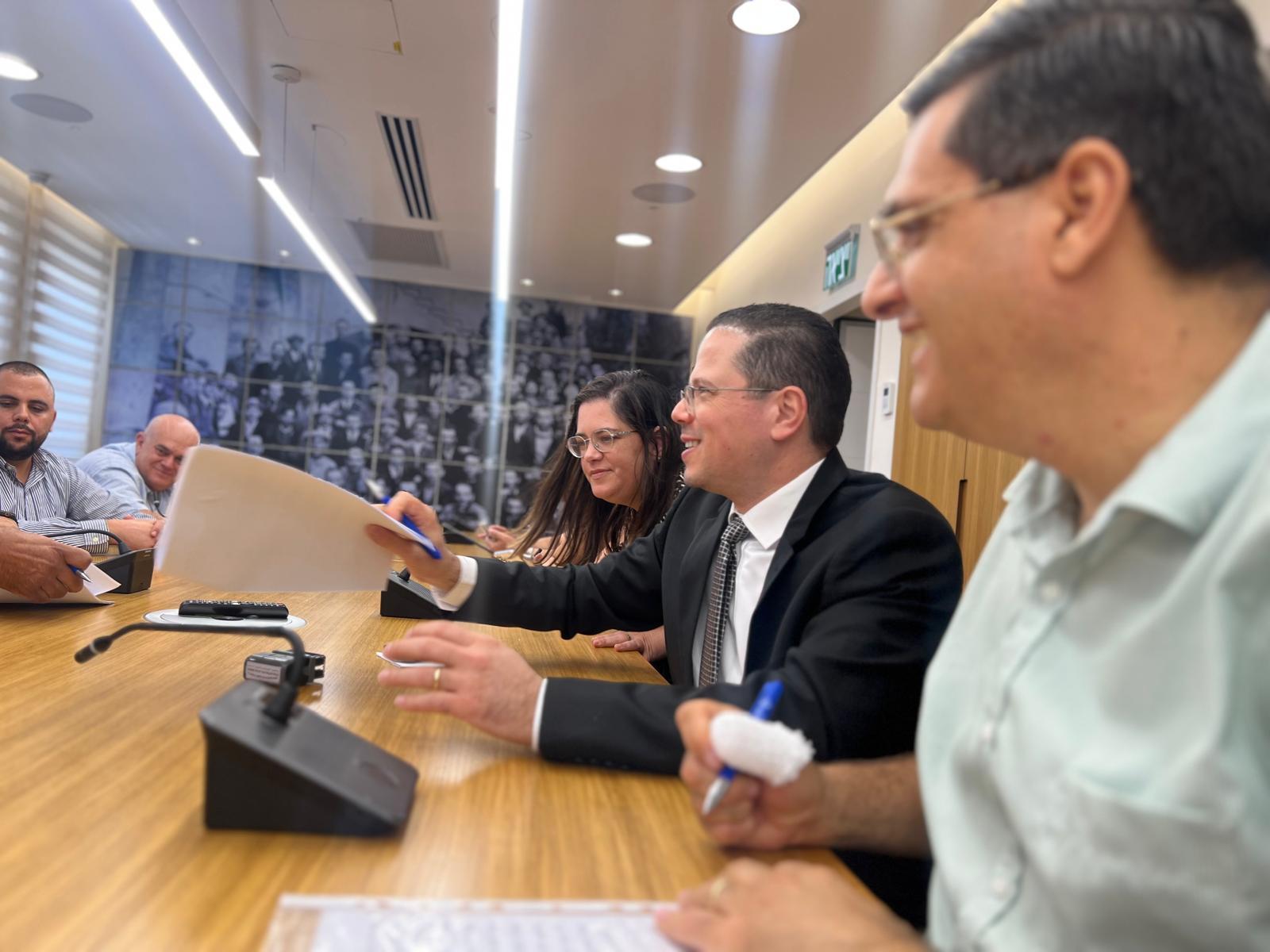 مستشفى الناصرة الإنجليزي: توقيع اتفاقية عمل جماعية هي الأولى من نوعها في المؤسسات الطبية العربية