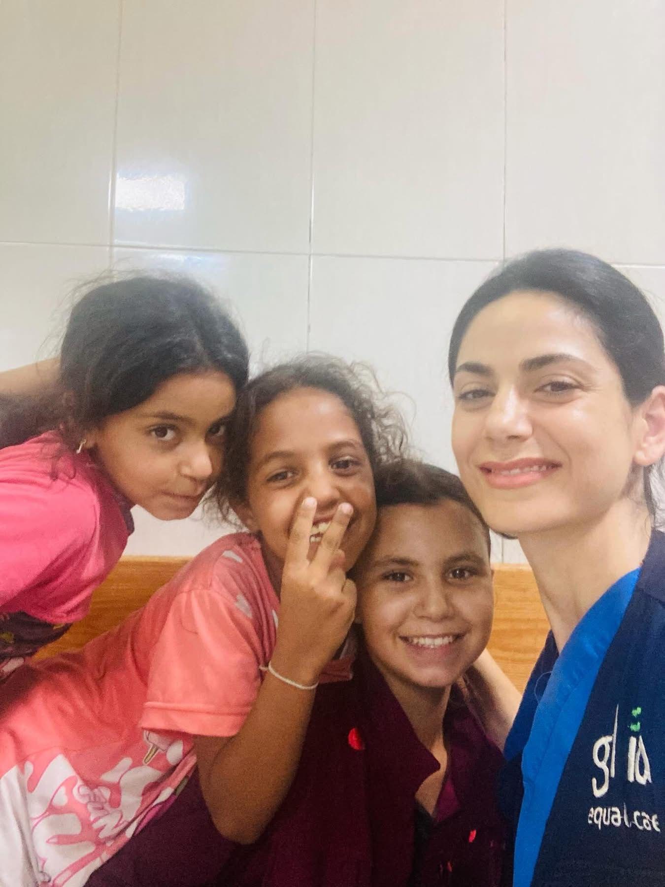 أماندا ناصر: ممرضة فلسطينية-أميركية بين إنقاذ الأرواح وشهادة يومية على حرب الإبادة في غزة