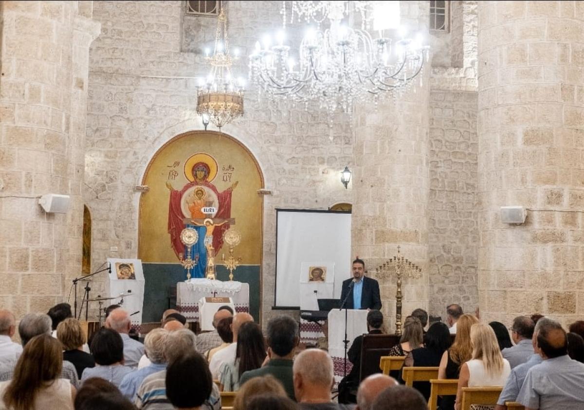 في أمسية محبّة ووفاء مهيبة: حيفا تكرّم الأب أغابيوس أبي سعدة