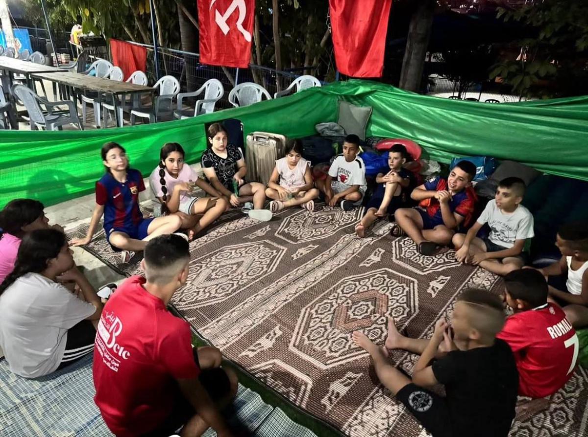 الشبيبة الشيوعية تختتم مخيماتها بمشاركة أكثر من 1500 طفل ومئات المتطوعين