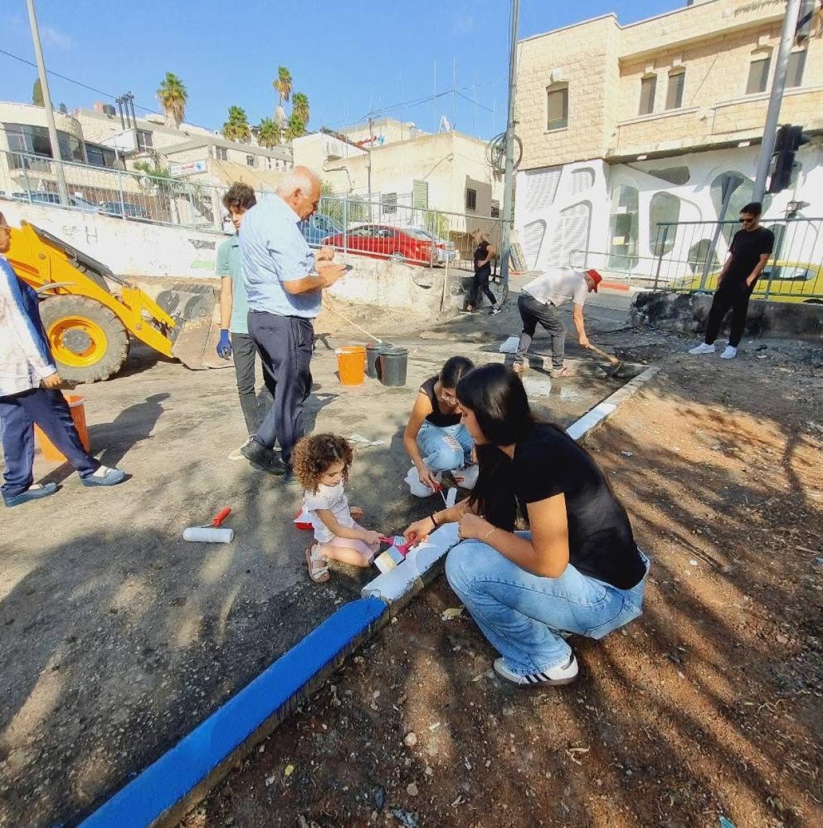 جبهة الناصرة: بعد تحويله إلى مكب نفايات، يعود موقف خيمة هاجر نظيفًا بسواعد نصراوية