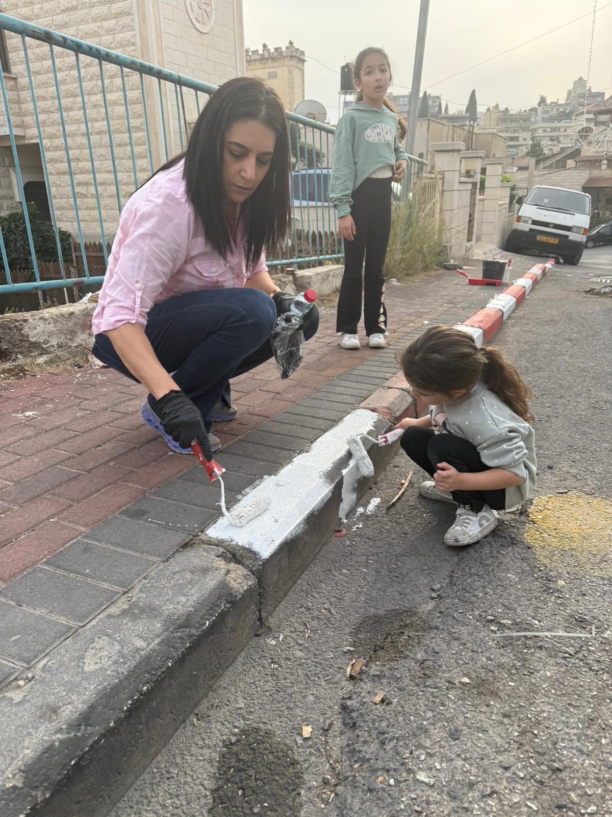 الحراك التطوعي النصراوي مستمر بحملات التنظيف والصيانة وهذه المرة في حي العمّال العرب