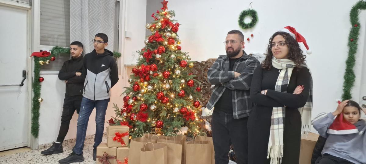 الشبيبة الشيوعية والحزب وجبهة الناصرة يختتمون جولة معايدات لأطفال في الناصرة