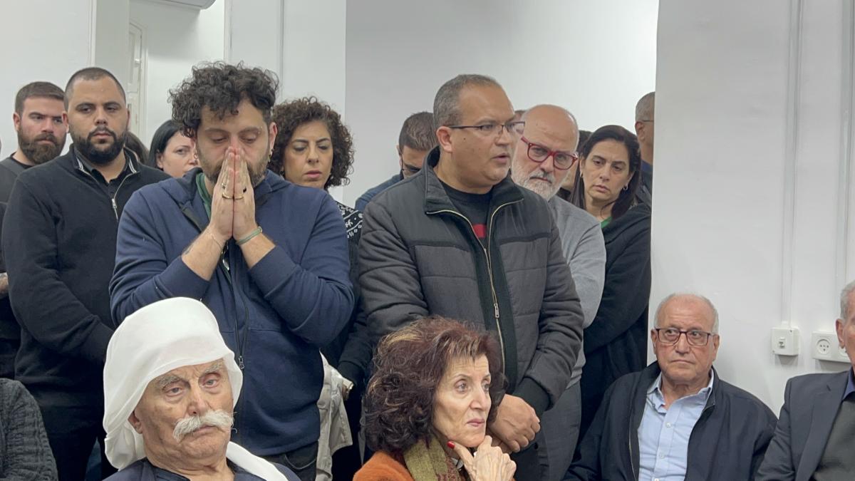 اجتماع تأبيني مهيب بمشاركة حاشدة في حيفا عقب إعلان رحيل القائد الشيوعي والوطني عصام مخول (تصوير الاتحاد)