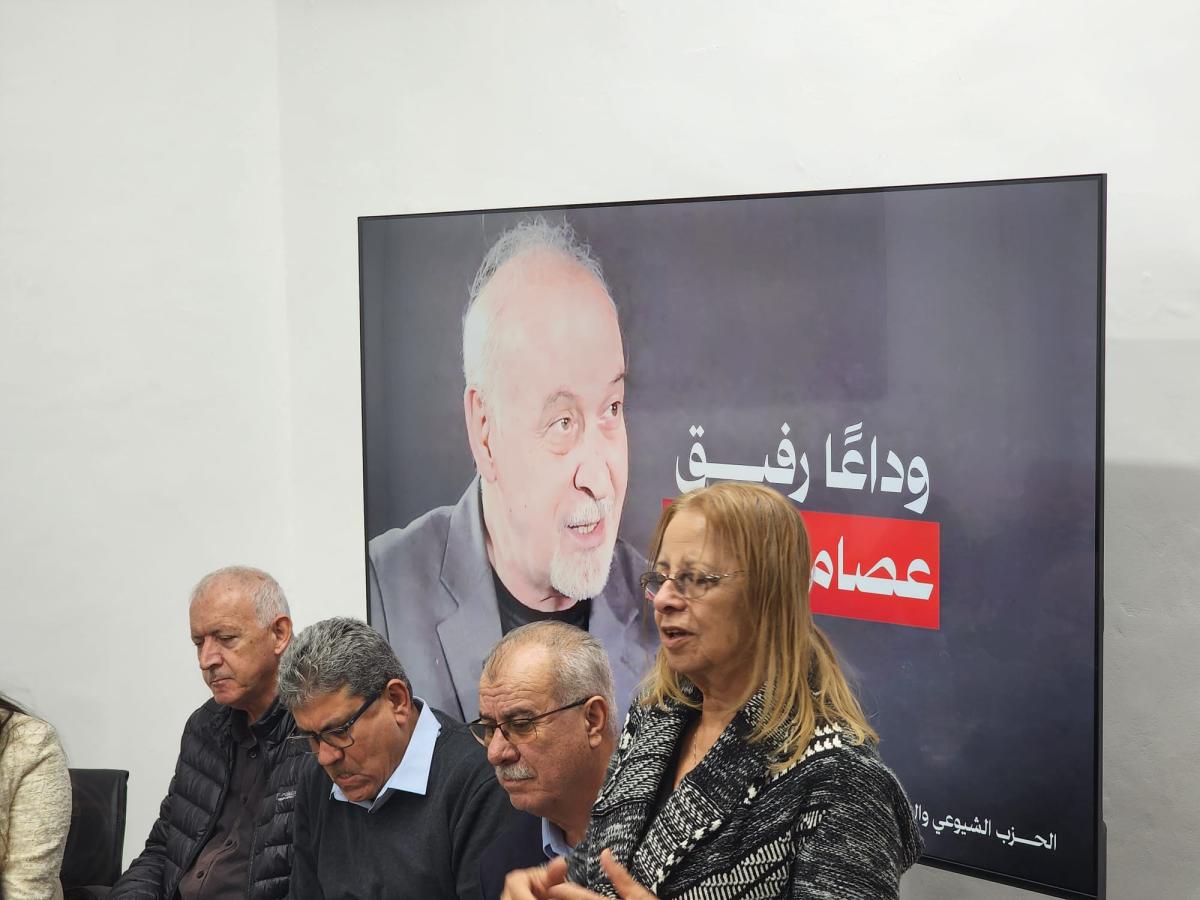 اجتماع تأبيني مهيب بمشاركة حاشدة في حيفا عقب إعلان رحيل القائد الشيوعي والوطني عصام مخول (تصوير الاتحاد)