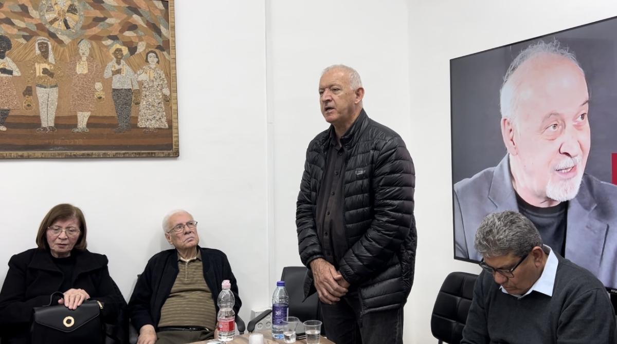 اجتماع تأبيني مهيب بمشاركة حاشدة في حيفا عقب إعلان رحيل القائد الشيوعي والوطني عصام مخول (تصوير الاتحاد)