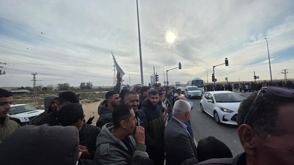مظاهرة حاشدة في مفرق عسلوج في النقب احتجاجًا على مقتل أيوب الطوخي