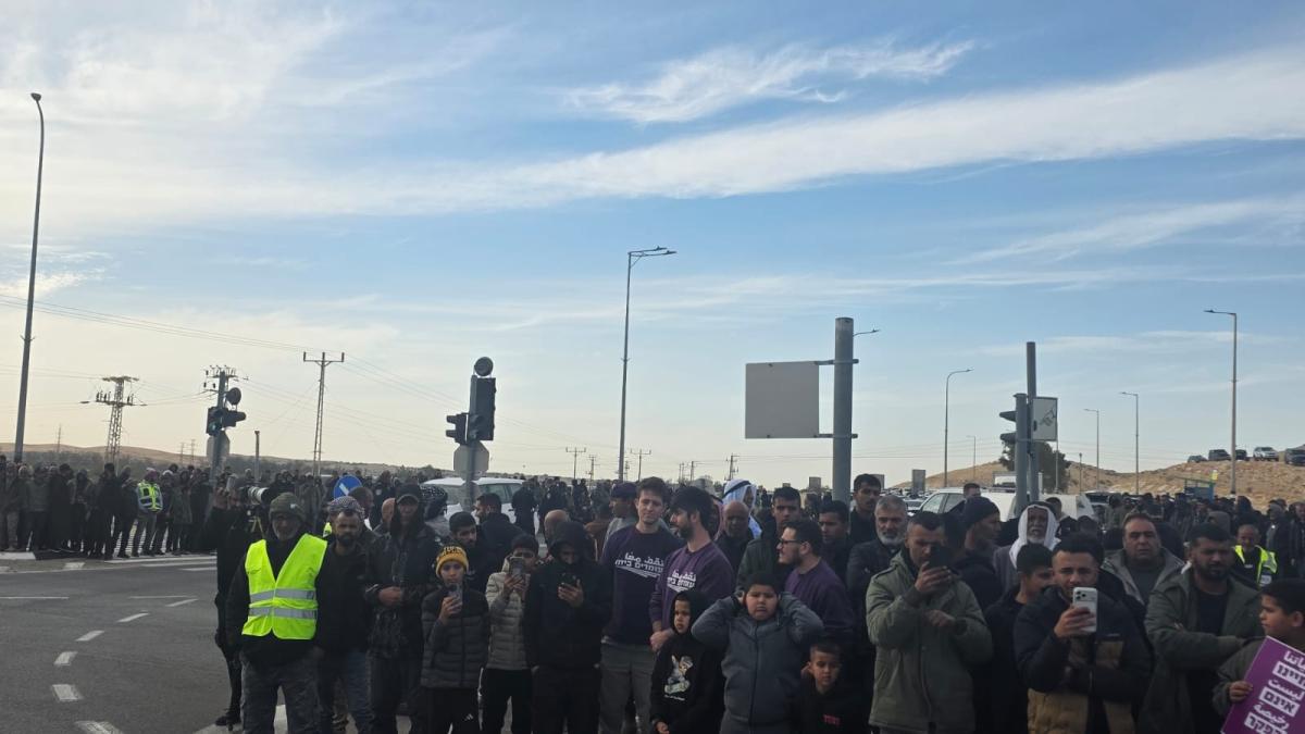 مظاهرة حاشدة في مفرق عسلوج في النقب احتجاجًا على مقتل أيوب الطوخي