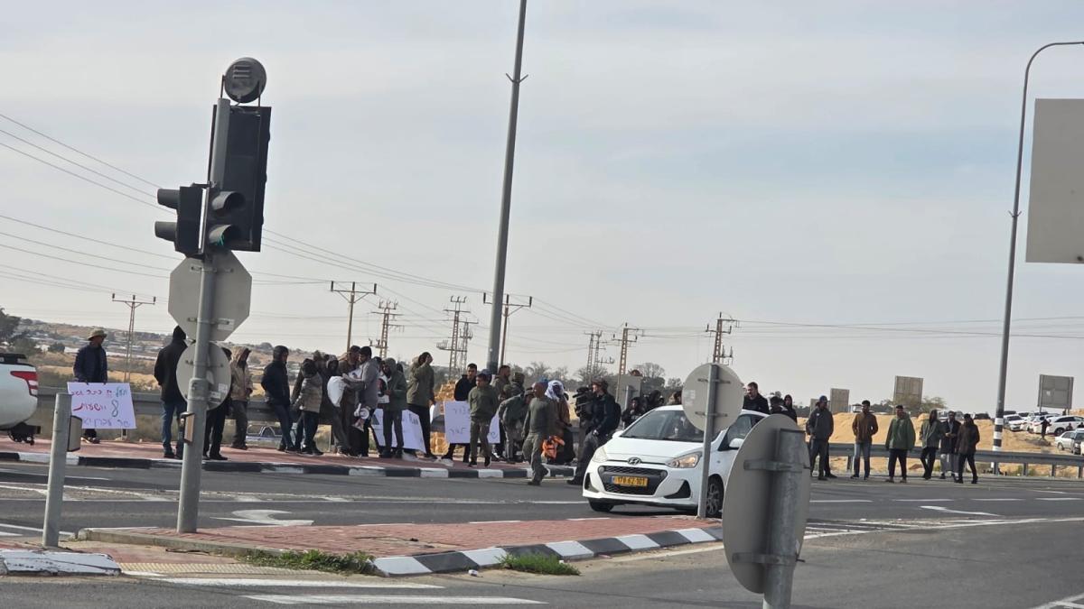 مظاهرة حاشدة في مفرق عسلوج في النقب احتجاجًا على مقتل أيوب الطوخي