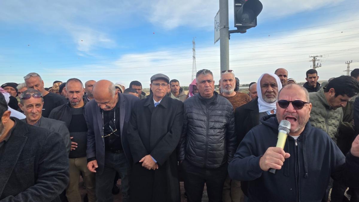 مظاهرة حاشدة في مفرق عسلوج في النقب احتجاجًا على مقتل أيوب الطوخي