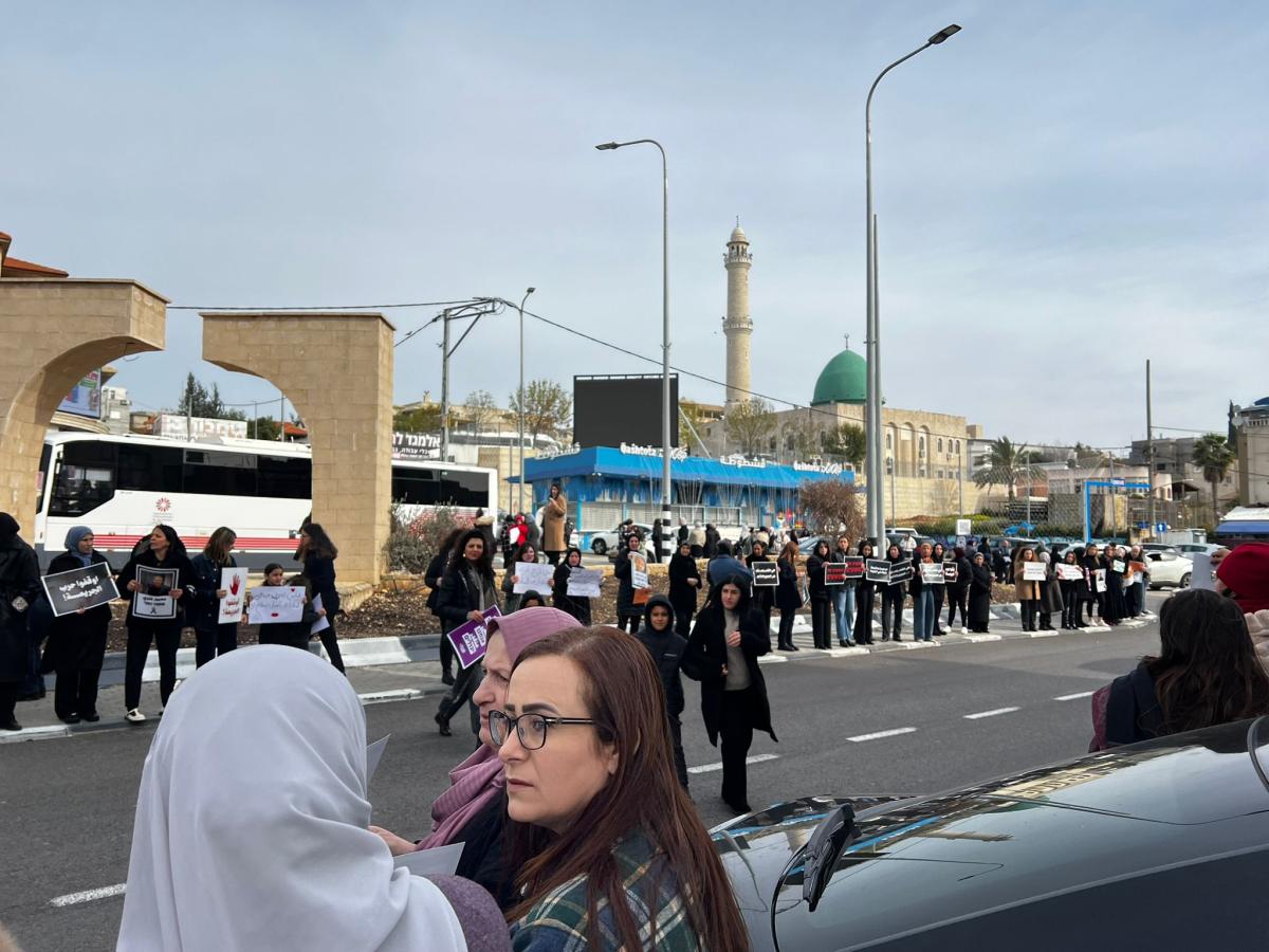 تظاهرة نسوية حاشدة في سخنين: صرخة أمهات ضد العنف والجريمة (تصوير الاتحاد)