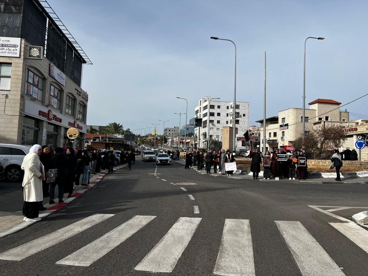 تظاهرة نسوية حاشدة في سخنين: صرخة أمهات ضد العنف والجريمة (تصوير الاتحاد)