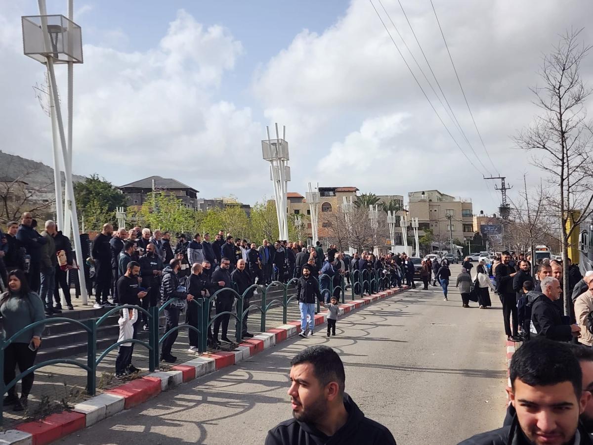 وقفة احتجاجية بعد صلاة الجمعة ضد العنف والجريمة- سخنين (تصوير الاتحاد)
