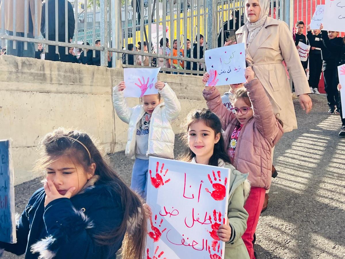 الهبة ضد الجريمة: تظاهرات طلابية وتخصيص أول حصتين للتوعية (تصوير: لجنة أولياء الأمور)