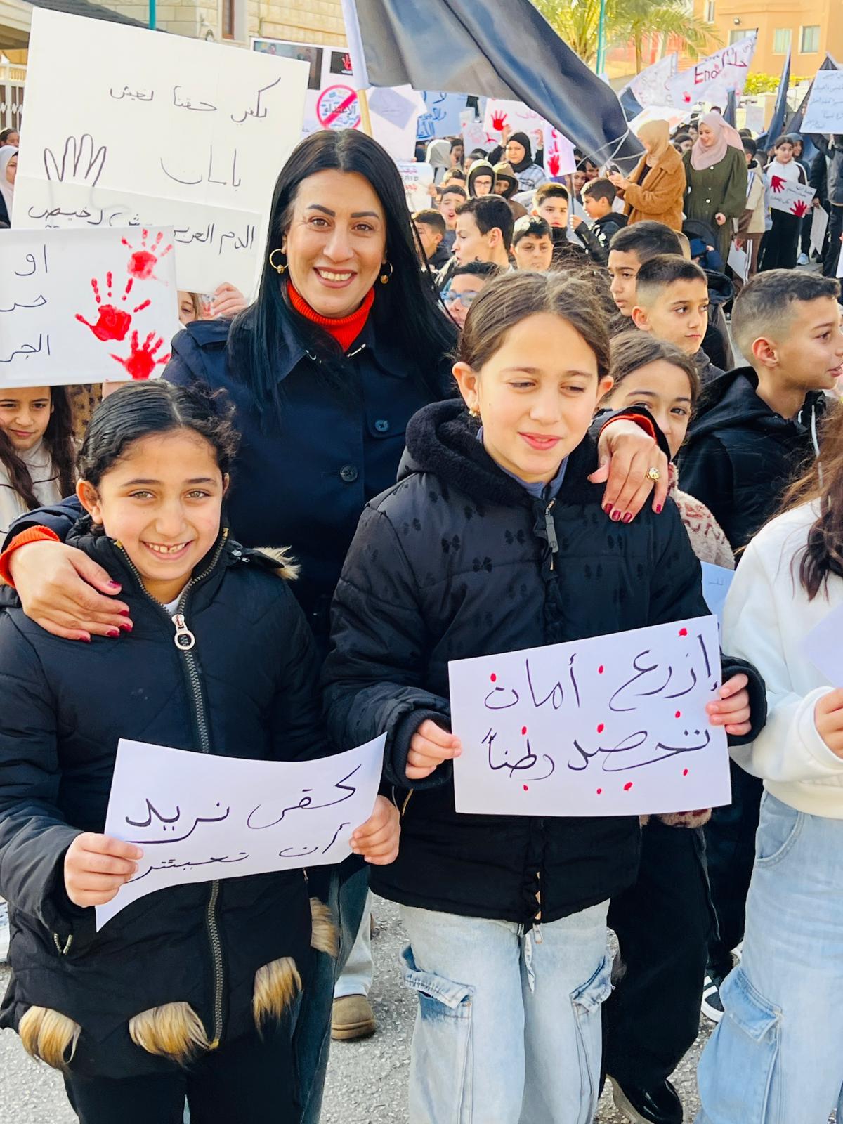 الهبة ضد الجريمة: تظاهرات طلابية وتخصيص أول حصتين للتوعية (تصوير: لجنة أولياء الأمور)