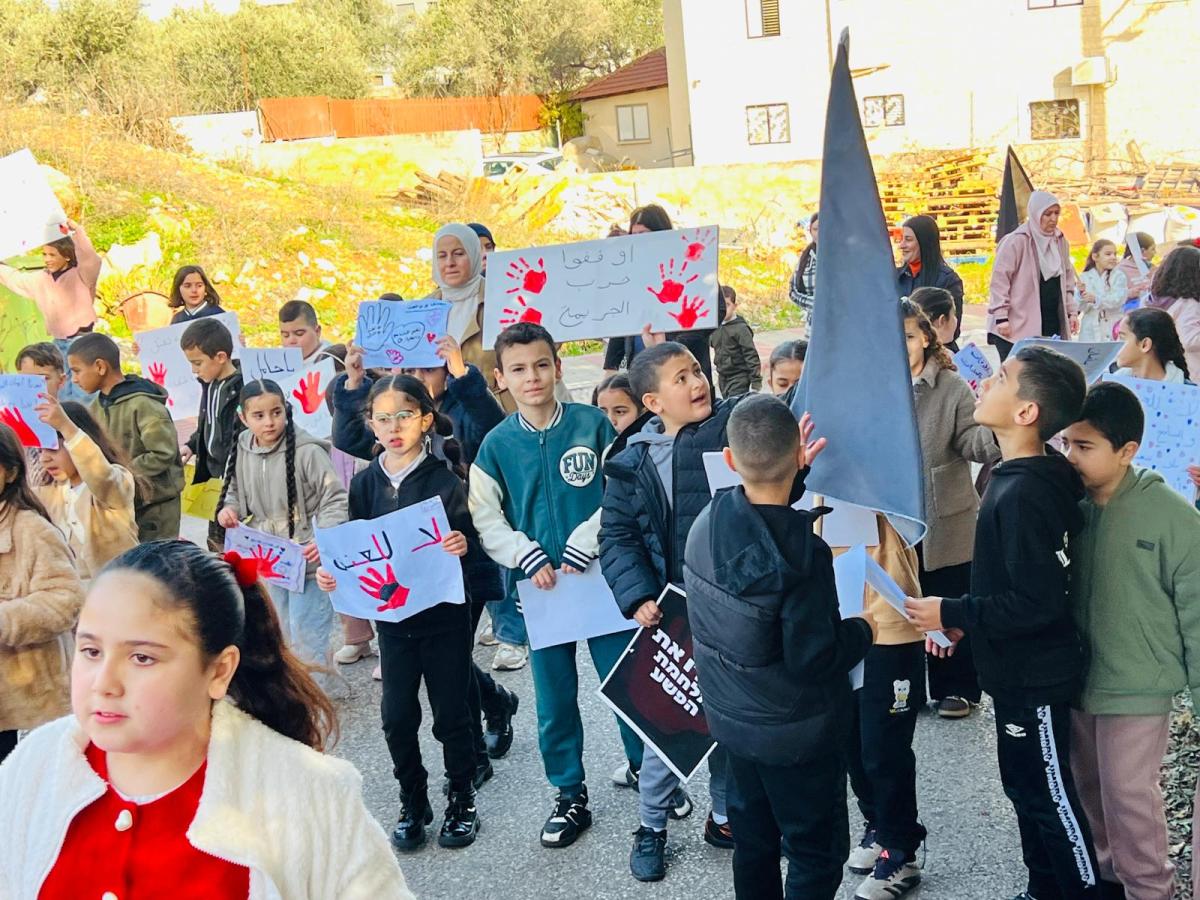 الهبة ضد الجريمة: تظاهرات طلابية وتخصيص أول حصتين للتوعية (تصوير: لجنة أولياء الأمور)