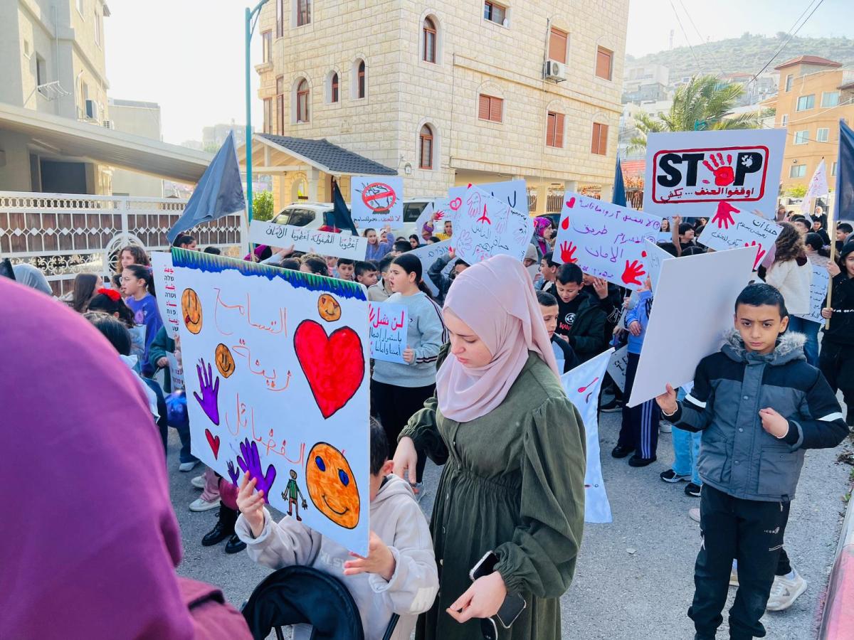 الهبة ضد الجريمة: تظاهرات طلابية وتخصيص أول حصتين للتوعية (تصوير: لجنة أولياء الأمور)