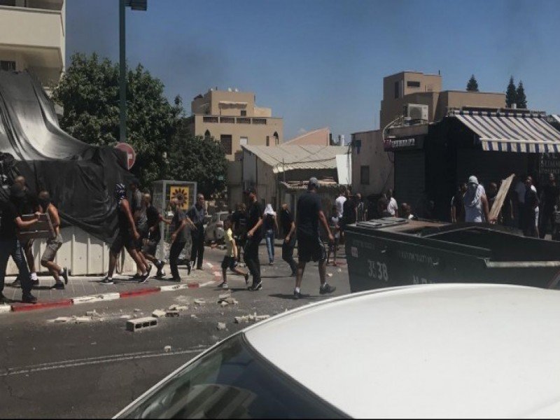 مواجهات عنيفة بين الشرطة والمتظاهرين في يافا: إصابات و4 معتقلين