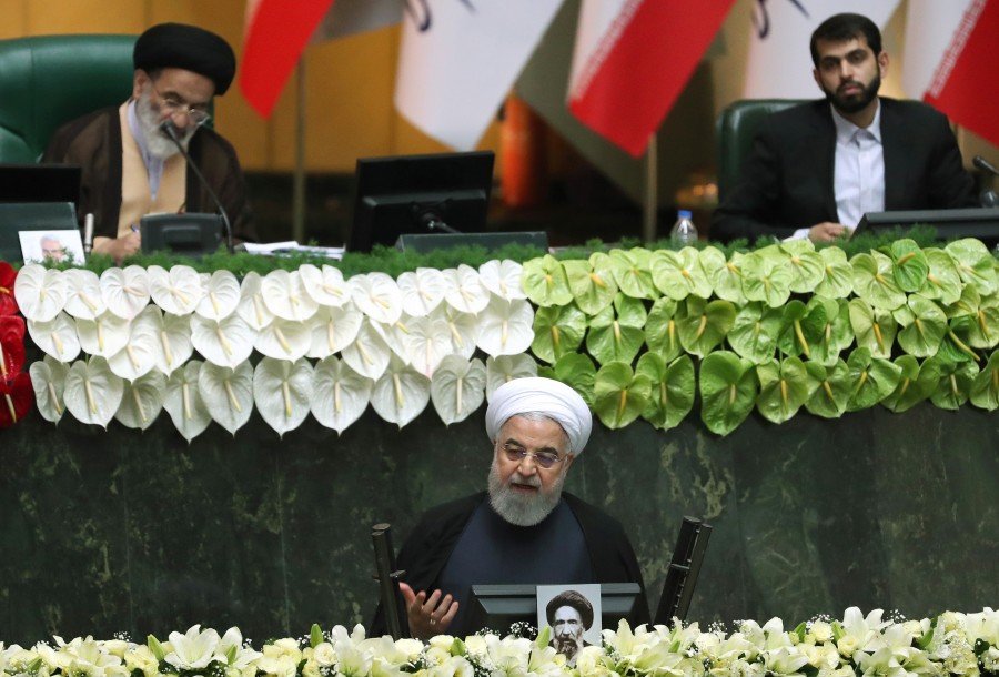 روحاني يبعث برقية إلى الرئيس عون: "الصمود والمقاومة هما الحل"