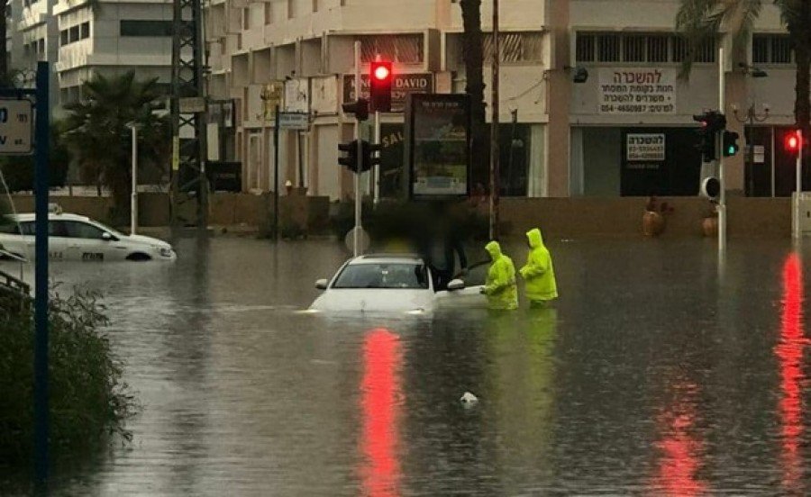 الأمطار الغزيرة في البلاد تسبب فيضانات في مختلف أنحاء البلاد 