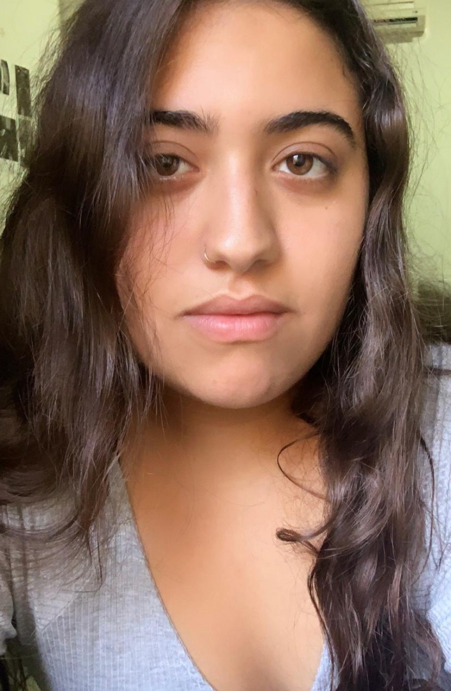 أسيل جمامعة طالبة فنون في كلية فيتسو