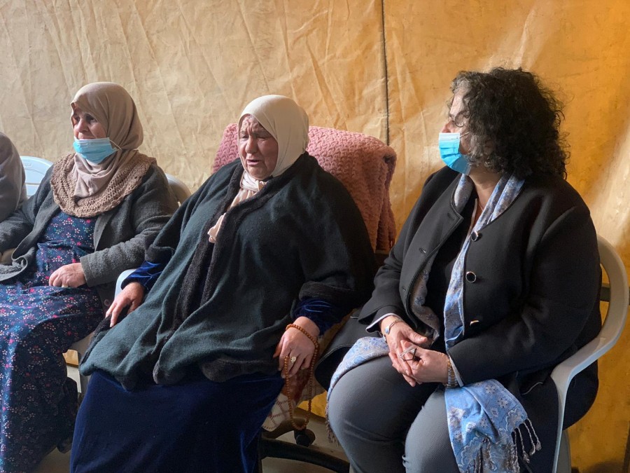 عشرات النّساء من كل البلاد يقدمن واجب العزاء لوالدة الشهيد أحمد حجازي