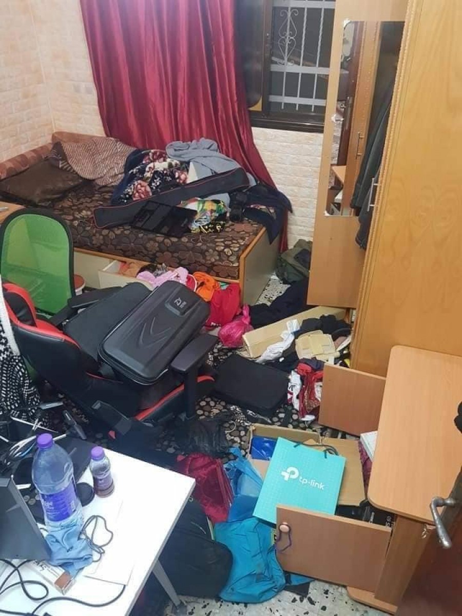 الاحتلال يعتقل شابين ويداهم منازل أسرى محررين في اليامون غرب جنين