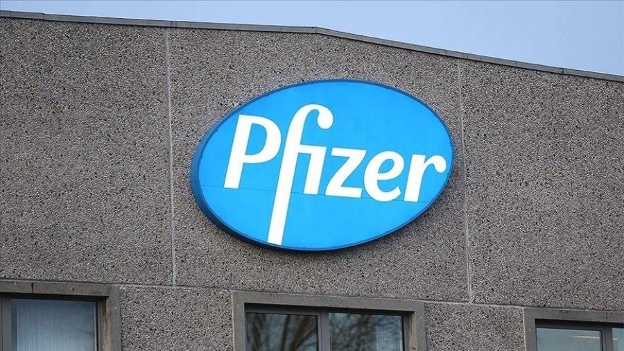 توقيع اتفاق شراء لقاحات من شركة "فايزر" حتى عام 2022