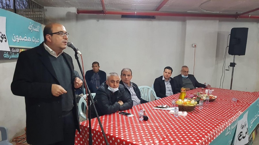 المئات في اجتماع القائمة المشتركة في عرابة