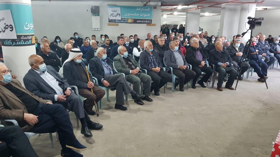 المئات في اجتماع القائمة المشتركة في عرابة