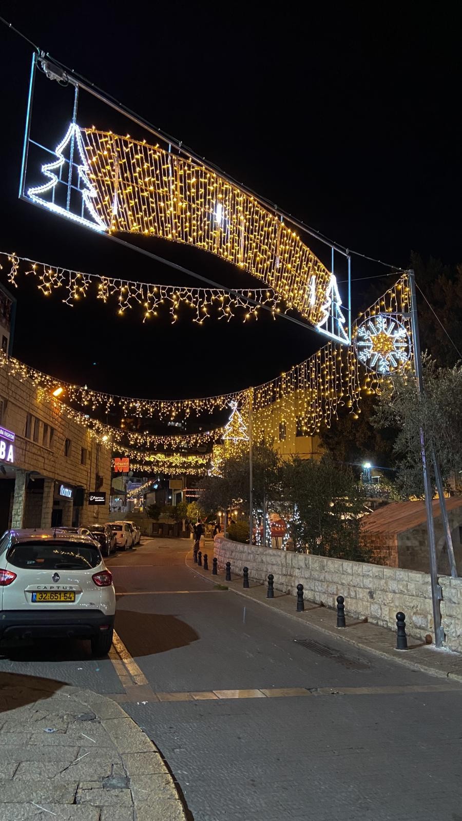 مجلس الطائفة الارثوذكسية يزيّن أحياء في النّاصرة تمهيدًا لاستقبال الأعياد