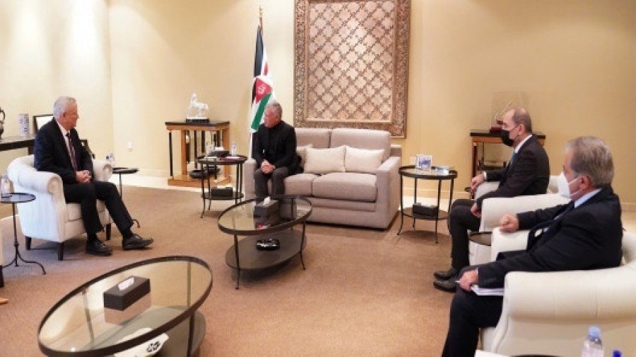 وزير الحرب بيني غانتس يجتمع بالملك الأردني في عمان