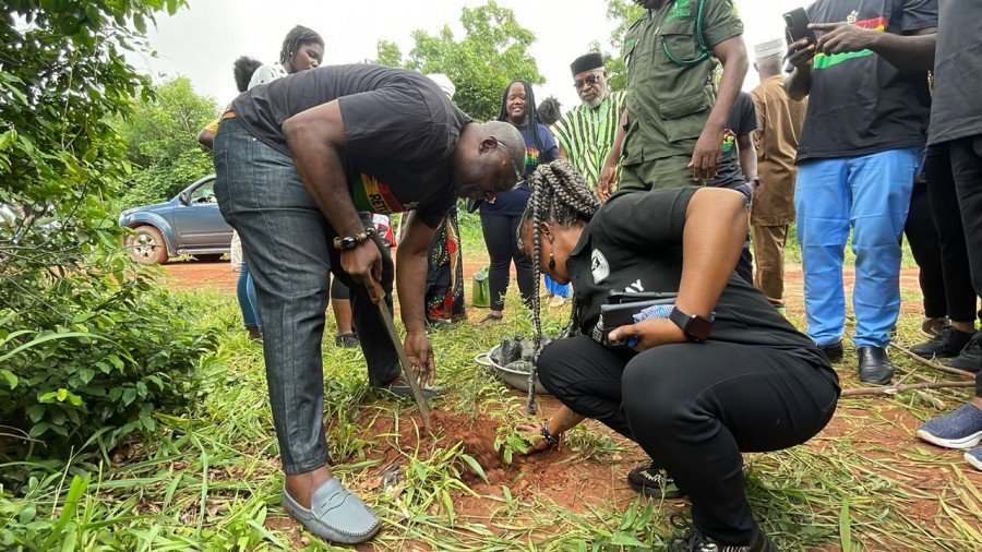 غانا: اتحاد عمال الأخشاب يزرع 15000 شتلة شجرية من أجل مستقبل أخضر