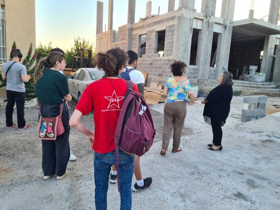 فرع الجبهة في تل أبيب يزور الطيرة تضامنًا مع أصحاب المصالح التجارية ضد أوامر الهدم 