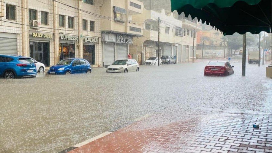 غزة: مياه الأمطار تُغرق أحياءً وتلحق أضرارًا بالممتلكات