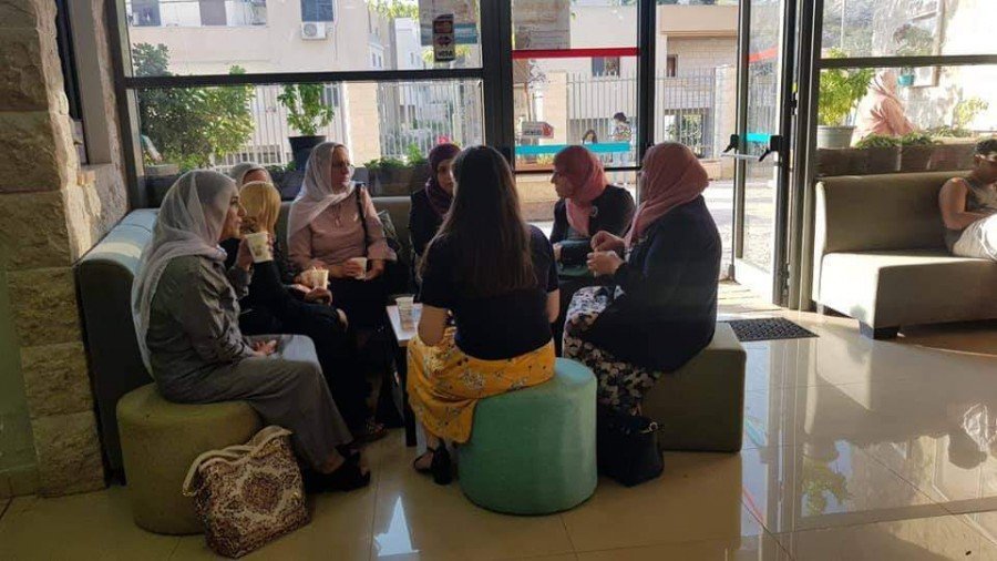 حيفا: الجبهة تحث البلدية على دفع مستحقات الحاضنات المنزليات 