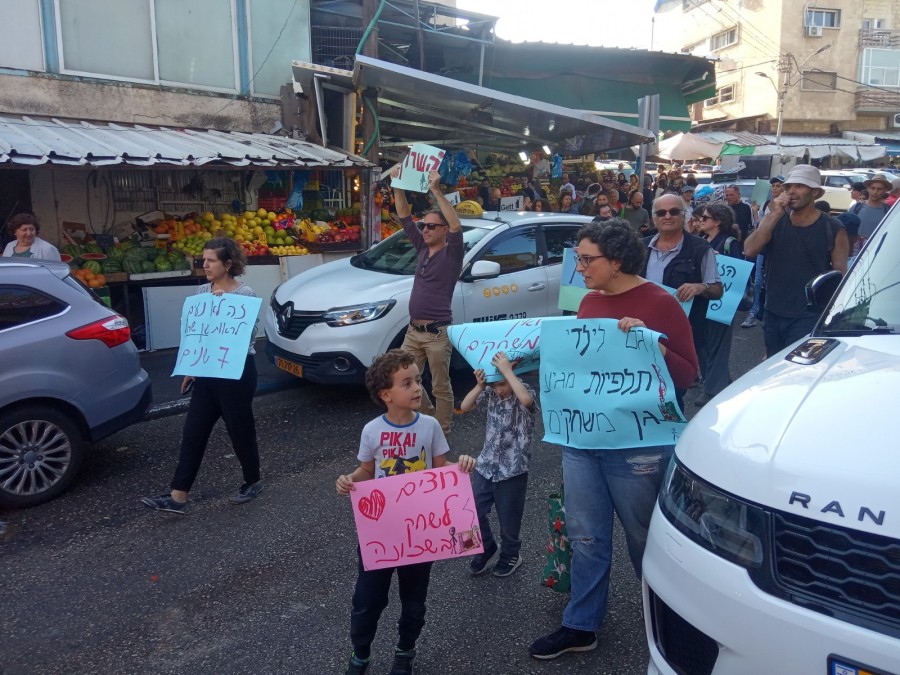 سكان حي "تلبيوت" في الهدار يحتجّون على إهمال بلدية حيفا